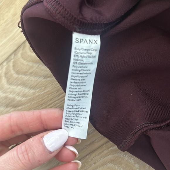 Spanx Faux Leather Burgandy leggings EUC - Picture 6 of 7